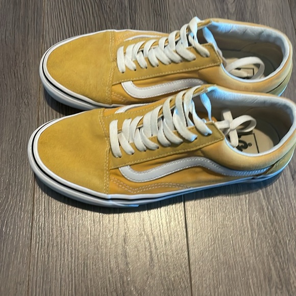 Vans - Picture 2 of 4